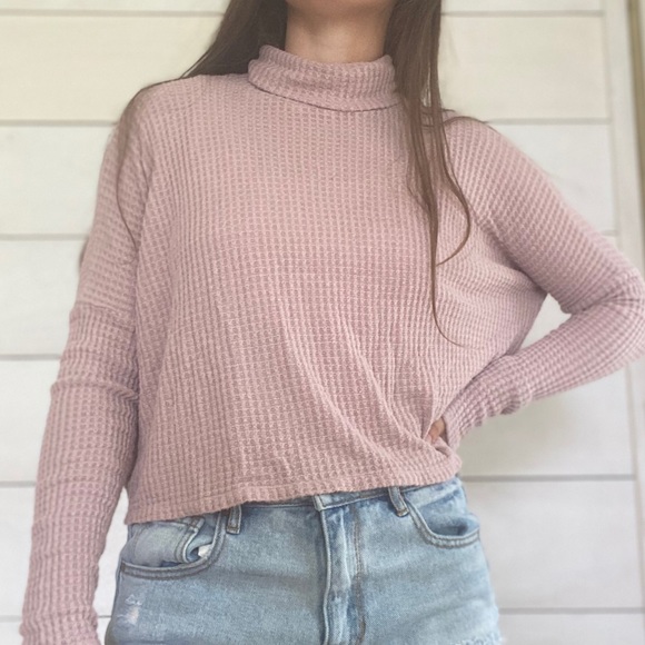 Cropped pink turtleneck sweater - Picture 1 of 3